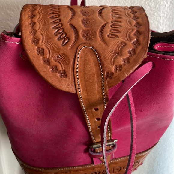 Small women’s backpack - Picture 3 of 7